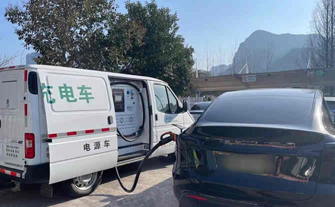 称多汽车搭电